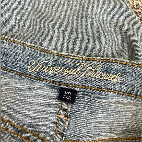 “Universal thread” light wash jeans - Picture 3 of 5